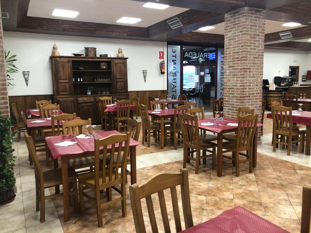 Area De Servicio Los Cerrillos Peraleda de la Mata ภายนอก รูปภาพ