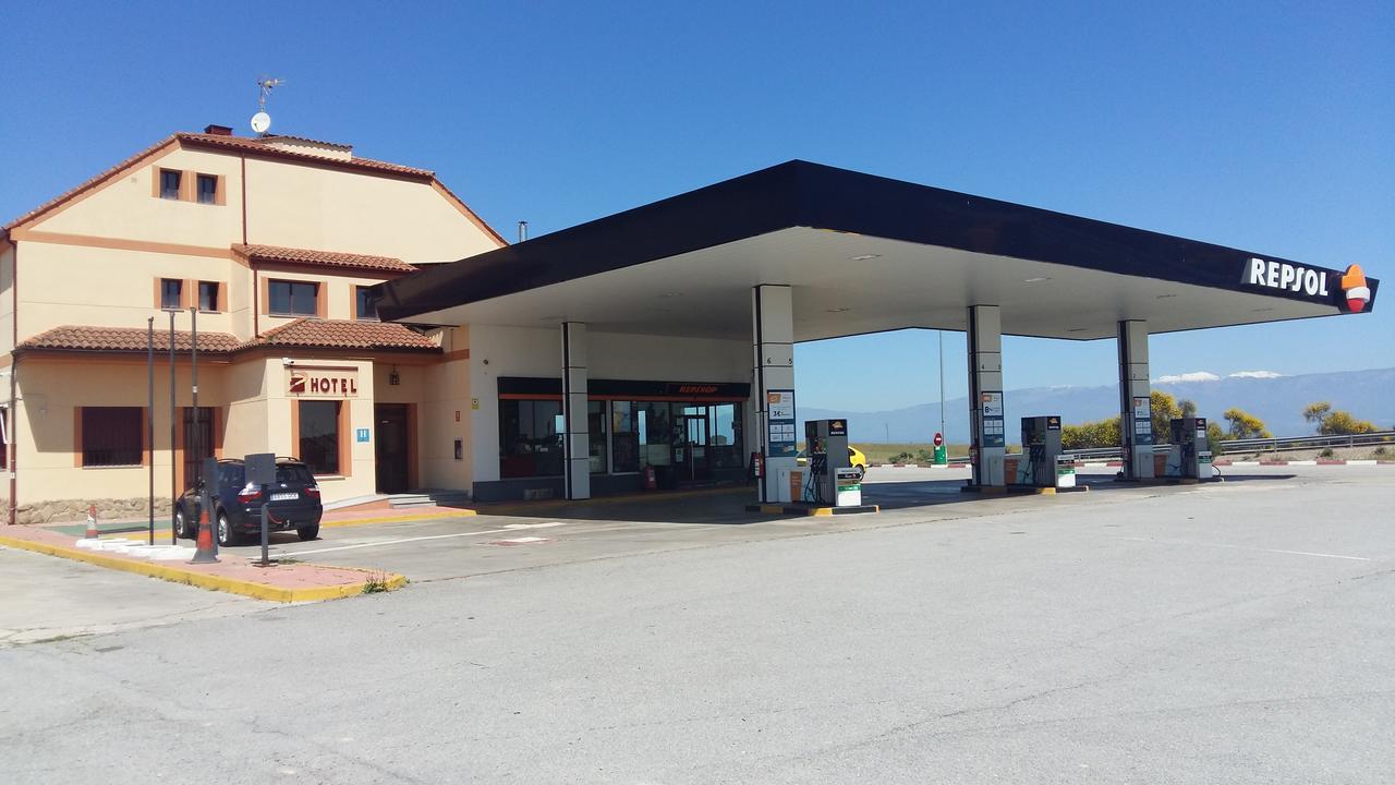 Area De Servicio Los Cerrillos Peraleda de la Mata ภายนอก รูปภาพ