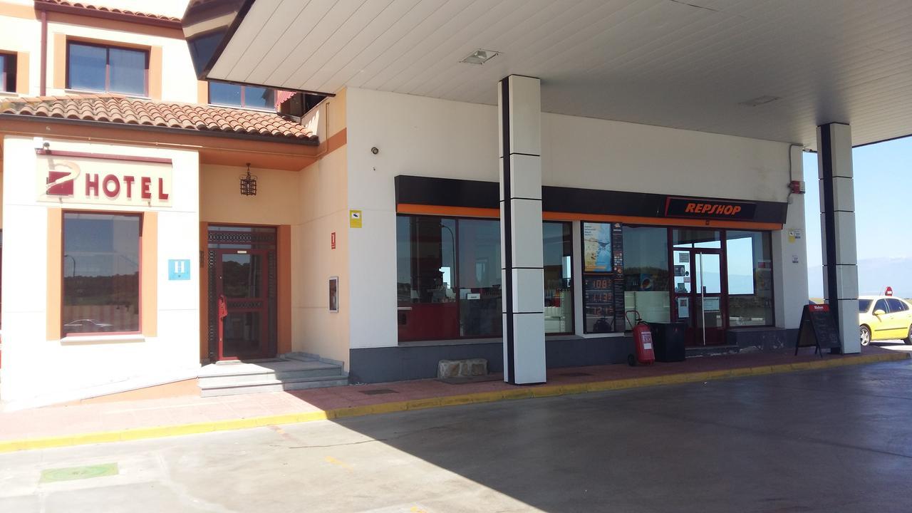Area De Servicio Los Cerrillos Peraleda de la Mata ภายนอก รูปภาพ