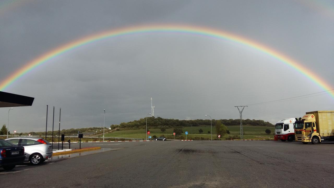 Area De Servicio Los Cerrillos Peraleda de la Mata ภายนอก รูปภาพ